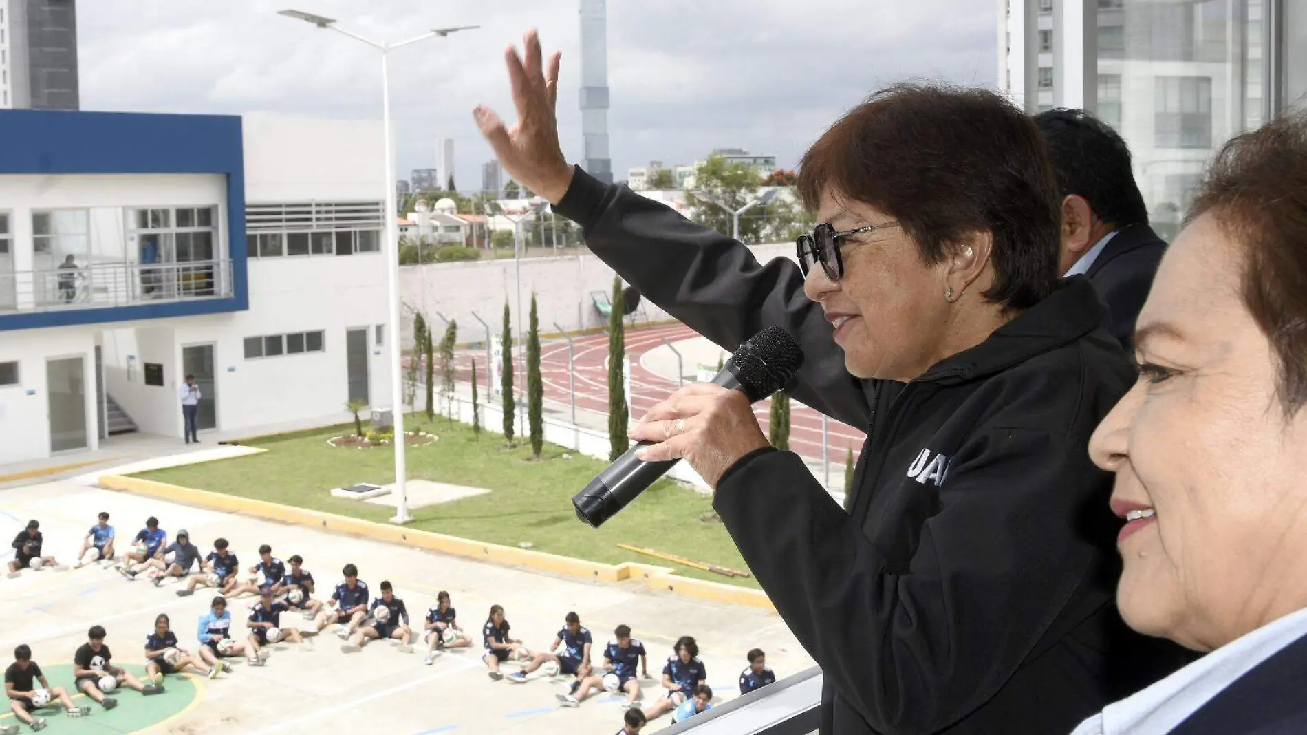 Lilia Cedillo en la preparatoria 2 de octubre BUAP